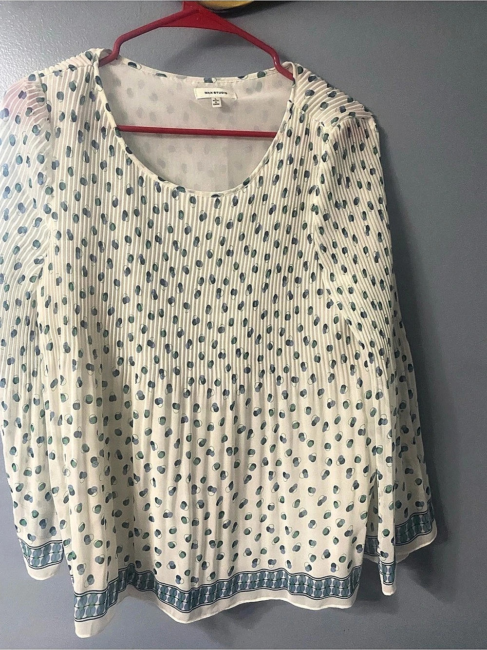 Max Studio
Polka Dot Blouse in White & Blue Size large